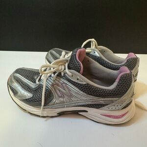 New balance shoes- size 9